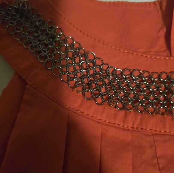 Elegant Red Sleeveless Dress - Picture 5 of 6